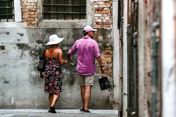 UK man cheating on wife gets Coronavirus during secret trip to Italy with mistress UK man cheating on wife gets Coronavirus during secret trip to Italy with mistress