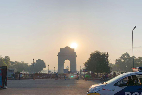 Delhi on full lockdown from 6 am to March 31 and Borders to be sealed domestic flights banned Delhi on full lockdown from 6 am to March 31 and Borders to be sealed domestic flights banned