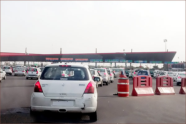 Nitin Gadkari suspends toll collection on highways Nitin Gadkari suspends toll collection on highways