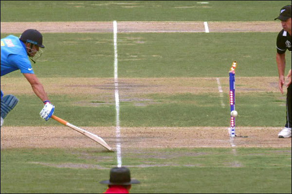 UP Police shares Dhoni picture and appeals to stay inside and win the match UP Police shares Dhoni picture and appeals to stay inside and win the match