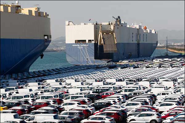 SIAM says factory shutdowns to cost auto makers Rs 2300 crore per day amid coronavirus crisis SIAM says factory shutdowns to cost auto makers Rs 2300 crore per day amid coronavirus crisis