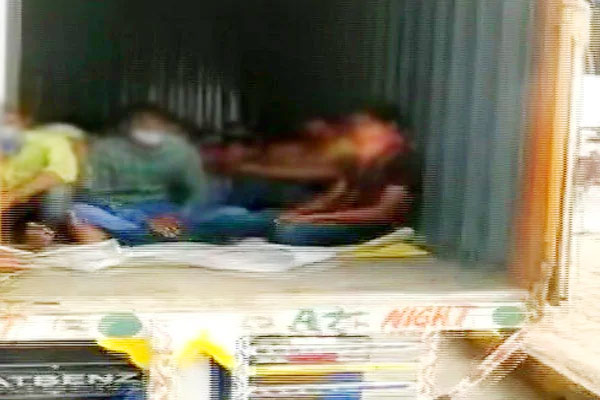 Maharashtra police found 300 migrant workers crammed inside 2 container trucks amid lockdown Maharashtra police found 300 migrant workers crammed inside 2 container trucks amid lockdown
