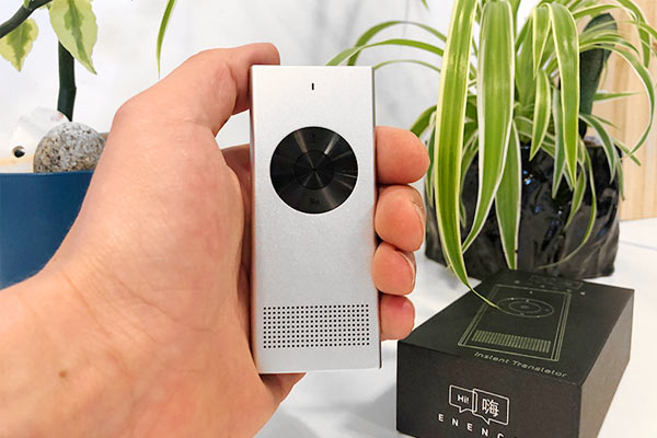 Japan makes instant translator device and will translate 40 languages in seconds Japan makes instant translator device and will translate 40 languages in seconds
