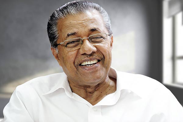 CM Vijayan help woman trap at Kerala-Karnataka border during midnight CM Vijayan help woman trap at Kerala-Karnataka border during midnight