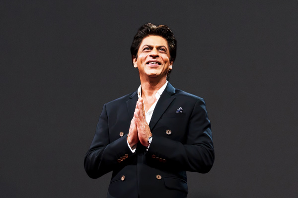 SRK trolls due to lack of participation in battle with Corona, fans come to the rescue SRK trolls due to lack of participation in battle with Corona, fans come to the rescue