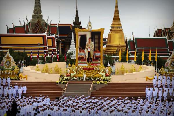 King of Thailand fled to Germany with 20 women King of Thailand fled to Germany with 20 women