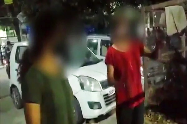 2 doctors assaulted by neighbours for spreading coronavirus in Delhi 2 doctors assaulted by neighbours for spreading coronavirus in Delhi