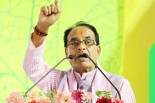 CM Shivraj Chouhan says MP government will deposit Rs 1000 in migrant labourers accounts amid lockdo CM Shivraj Chouhan says MP government will deposit Rs 1000 in migrant labourers accounts amid lockdo