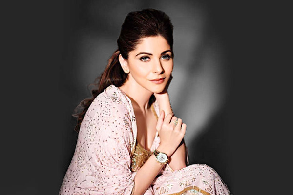 Kanika Kapoor who recovered from coronavirus gets police notice to record statement Kanika Kapoor who recovered from coronavirus gets police notice to record statement