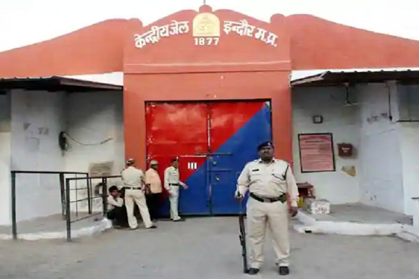 Corona virus confirmed in 19 inmates of Indore Central Jail 1 out of jail Corona virus confirmed in 19 inmates of Indore Central Jail 1 out of jail