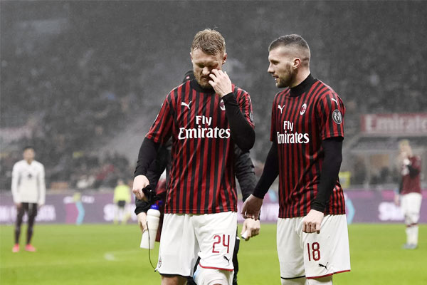 AC Milan win 20 over Roma Corona pays tribute to the dead AC Milan win 20 over Roma Corona pays tribute to the dead
