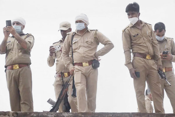 Uttar Pradesh authorities to probe insider role in death of 8 cops Uttar Pradesh authorities to probe insider role in death of 8 cops