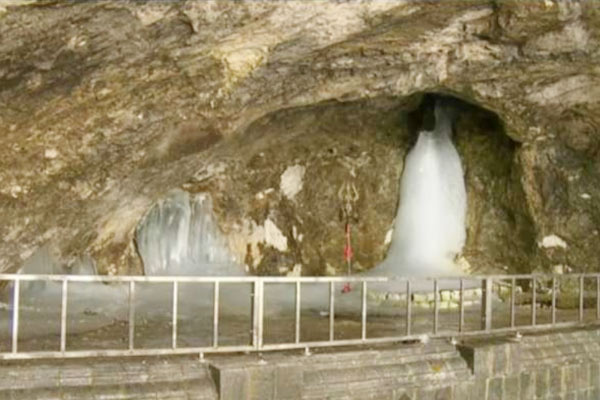 Aarti at Amarnath cave getting live streamed for first time due to COVID-19 pandemic Aarti at Amarnath cave getting live streamed for first time due to COVID-19 pandemic