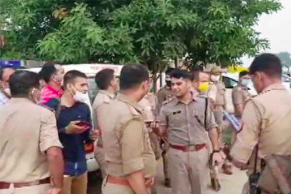 3 policemen suspended including two inspectors who came in contact with Vikas Dubey 3 policemen suspended including two inspectors who came in contact with Vikas Dubey