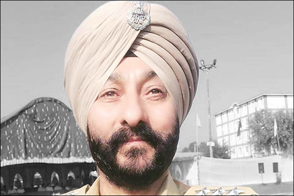 NIA files Chargesheet against ex-J&K DSP Davinder Singh 5 others under UAPA NIA files Chargesheet against ex-J&K DSP Davinder Singh 5 others under UAPA