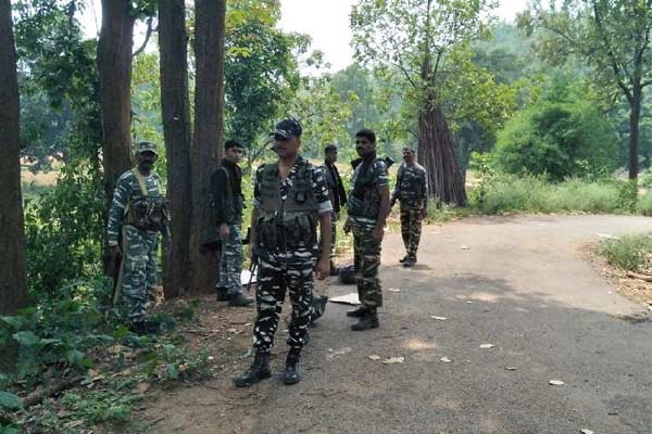 Naxalites and security forces encounter in Bihar 4 naxalites killed 2 jawans injured Naxalites and security forces encounter in Bihar 4 naxalites killed 2 jawans injured