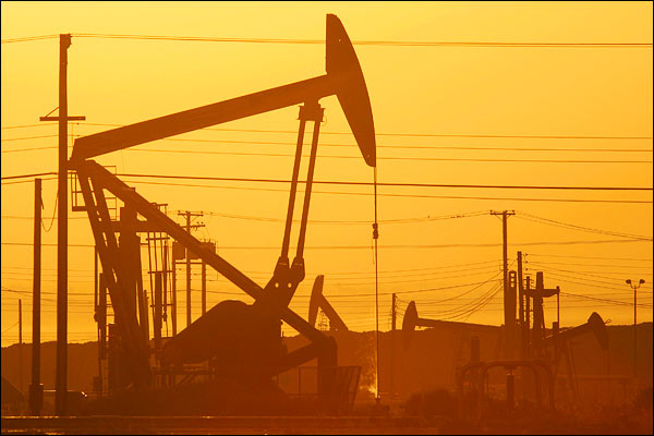 Iran will develop oil industry despite US sanctions says Iranian Oil Minister Zanganeh Iran will develop oil industry despite US sanctions says Iranian Oil Minister Zanganeh
