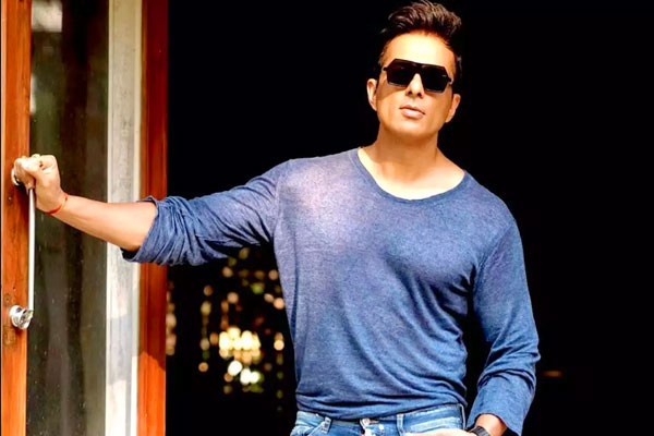 Sonu Sood to support 400 migrant families affected by pandemic Sonu Sood to support 400 migrant families affected by pandemic