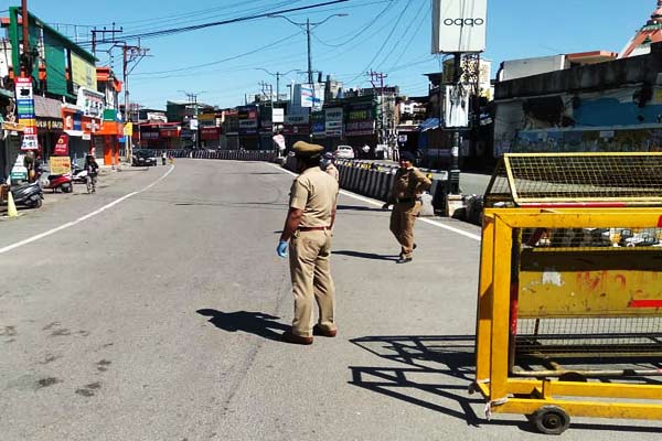 West Bengal imposes bi-weekly lockdown from today to curb spread of coronavirus shops closed buses o West Bengal imposes bi-weekly lockdown from today to curb spread of coronavirus shops closed buses o