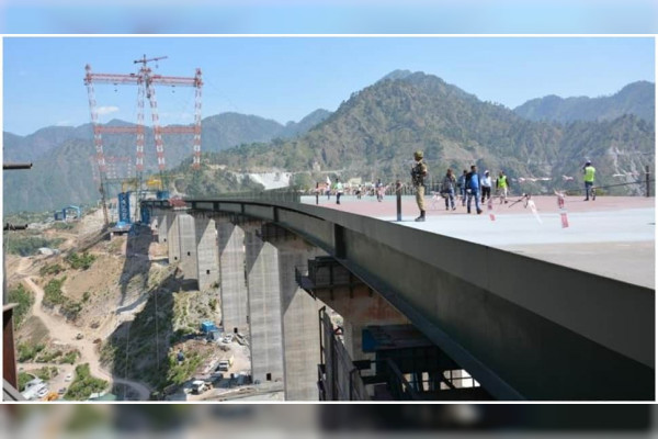 World highest railway bridge over Chenab river in Jammu and Kashmir to be ready by 2021 World highest railway bridge over Chenab river in Jammu and Kashmir to be ready by 2021