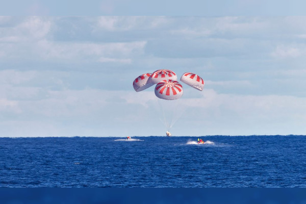 SpaceX just bought US astronauts back to Earth in rare splashdown SpaceX just bought US astronauts back to Earth in rare splashdown
