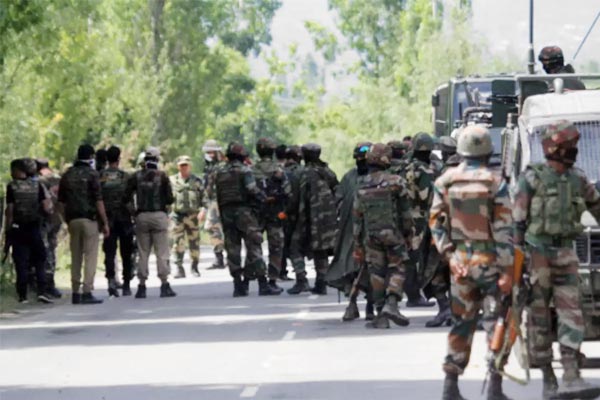 Major tragedy averted as security forces defuse IED on Srinagar-Baramulla highway Major tragedy averted as security forces defuse IED on Srinagar-Baramulla highway