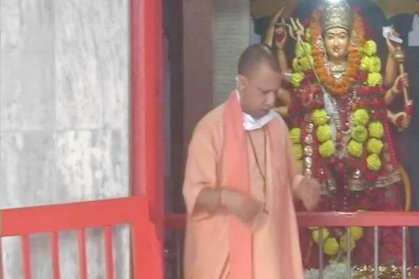 Saffron flags on Ayodhya squares and roads CM Yogi tweet to Lord Ram Saffron flags on Ayodhya squares and roads CM Yogi tweet to Lord Ram